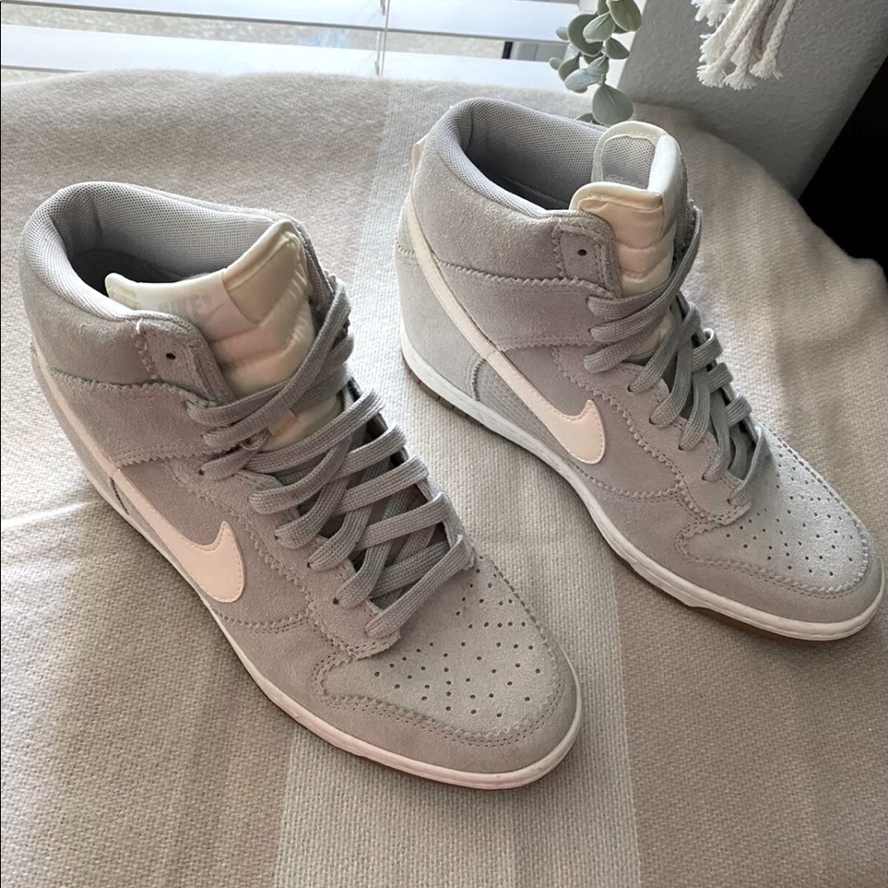 Women’s size 9 Nike Dunk Sky High Wedge Sneaker